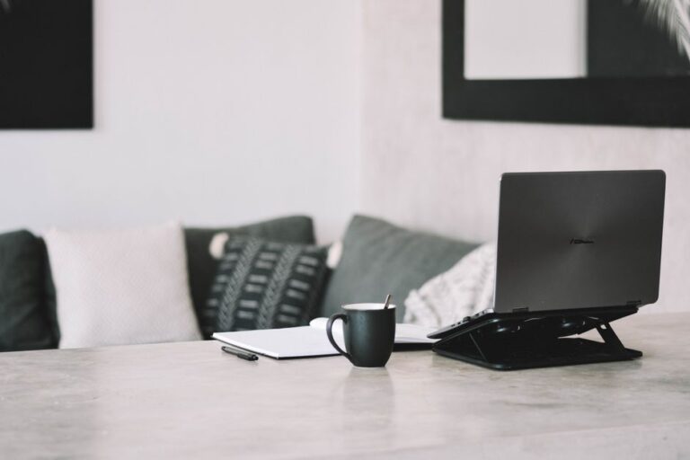 How to Create a Minimalist Personal Setup That Boosts Focus and Reduces Distractions