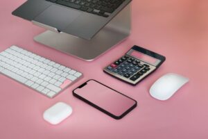 Maximizing Your Setup: 7 Essential Gadgets for Enhanced Home Office Efficiency